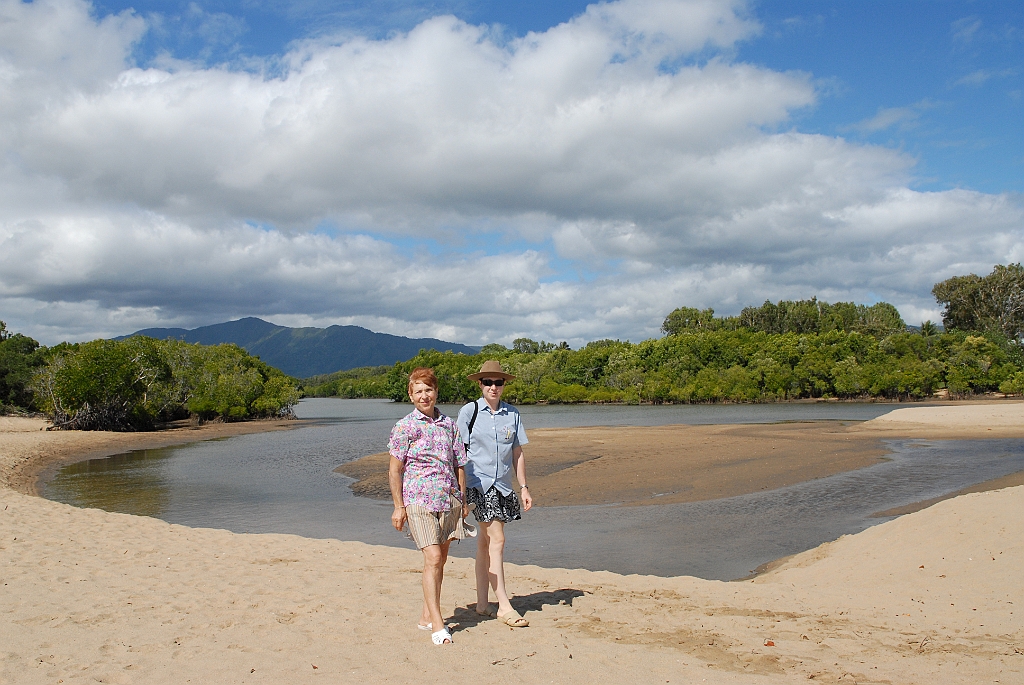 0371 Machans Beach.jpg